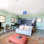 Joivy Inviting Flat At The Heart Of Edinburgh