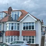 Entire 2 Bed Property, 1 Road Back From The Sea