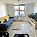 Central, Bright & Spacious Apartment - Parking Included