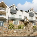 4 St Elmo Court