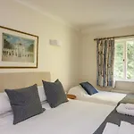 4 St Elmo Court