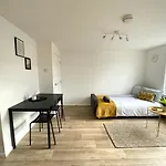 Central, Bright & Spacious Apartment - Parking Included