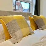 Flat 2, 3 Saville Place
