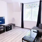 Zestpads Apartments & Rooms - 15 Mins From City Centre