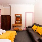 Super Central 4 Bedrooms Apartment By Calton Hill
