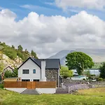 Arlyn, Padarn Lake Viewpoint In Snowdonia
