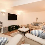 11 Cove View Apartments