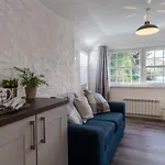 Finest Retreats - Garden Coombe