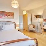 Host & Stay - Hutton House