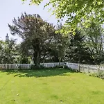 Orchard Lodge