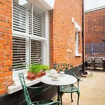 23 Stradbroke Road