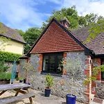 Yard Cottage