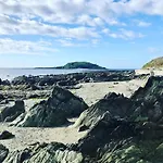 Sea Spirit - Sweeping Sea Views First Floor Spacious Modern Apartment In Looe- With Free Parking!