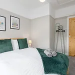 Charles Alexander Short Stay - Ansdell House