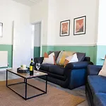 Air Host And Stay - Walton Breck House 3 Bedroom 2 Bathroom Sleeps 6