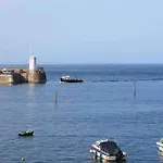 Kelvinside, Seahouses, 2 Minute Walk Into Village