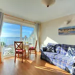 6 Bay View Court
