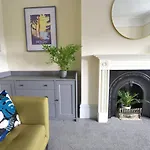 7 Seafield Road