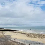 Coast House Cromer - Sleeps 15, Hot Tub, Sea Views