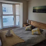 Large 5 Bed Town-Centre Home Close To The Beach, Sleeps 9