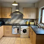 Lovely 2 Bedroom Family Apartment In Newcastle