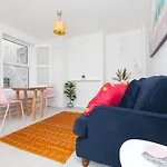 Spacious Apartment In The City Centre