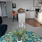 Upmarket 2 Bedroom Apartment With Sea Views