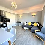 Central Two Bedroom Flat Morden Deco Sleep 6 I Cl12