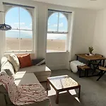 Spacious 2Bd Flat With Stunning Views Folkestone