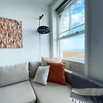 Spacious 2Bd Flat With Stunning Views Folkestone