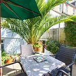 Bradstone Garden Retreat With Own Entrance