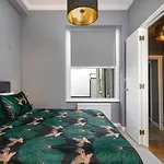 Marine Parade Sea View 2-Bedroom Apartment