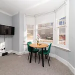 Central One Bedroom Flat Next To Seafront Montp
