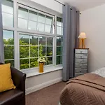 2 Bed Apartment-5 Guests - Business-Relocation-Parking - The Brighton Short Stay & Serviced Apartments