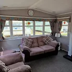 Elegance On Highfields F28