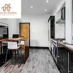 Supersized 5Bed - Free Parking - 8 Beds - Anfield - By Hinkley Homes Short Lets & Serviced Accommodation