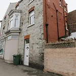 Barwick Apartment - Spacious 2 Bed Apartment With 2 Floors Located In Scarborough, Great For Family Trips!