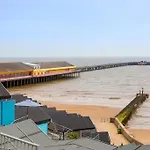 Lovely 1 Bed Flat 200 Metres From Beach