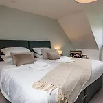 15 - 3 Bedroom Cottage - Lp