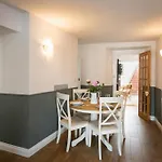 Blue Skies Apartment - Harbour Views
