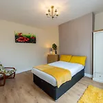 Chestnut Heritage,- Large & Cheerful 5 Bedroom House With Free Parking