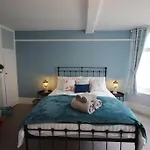 Dexter'S House