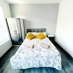 Entrepreneur Stays - 8 Guest House