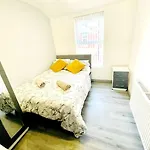 Entrepreneur Stays - 8 Guest House