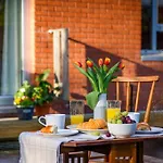 Fabulous Modern Luxury Apartment Sleeps 6- Parking