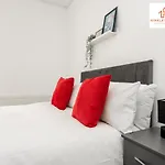 Stylish Home 8 Guests - Liverpool - Free Wifi & Parking By Hinkley Homes Short Lets & Serviced Accommodation