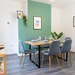 Keith House - Air Host & Stay - Free Parking