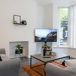 Keith House - Air Host & Stay - Free Parking