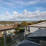 Golwg Y Mor - Sea View Cottage With Hot Tub