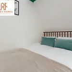 Stanley House - 7 Doubles! - Parking! - City Links By Hinkley Homes Short Lets & Serviced Accommodation